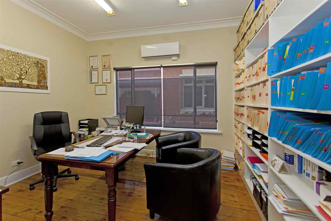 resized-2349823-editgundowering house 39.JPG